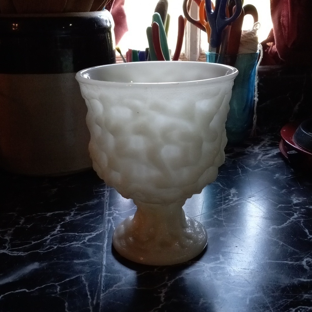 Vintage 1960s MCM E.O.Brody crinkle milk glass vase